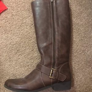 Women’s brown boots